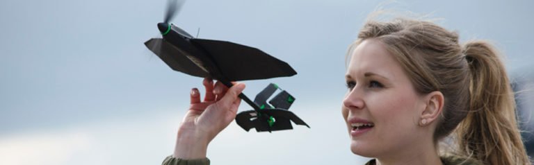 SmartPlane Pro: Die App-gesteuerte Flugzeug Drohne mit Stunts